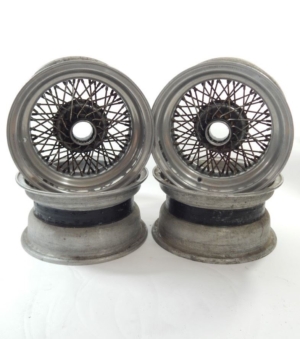 1969-74 Ferrari 365 GTB/4 Daytona Borrani 4075 15 x 7 1/2L Wheel Set