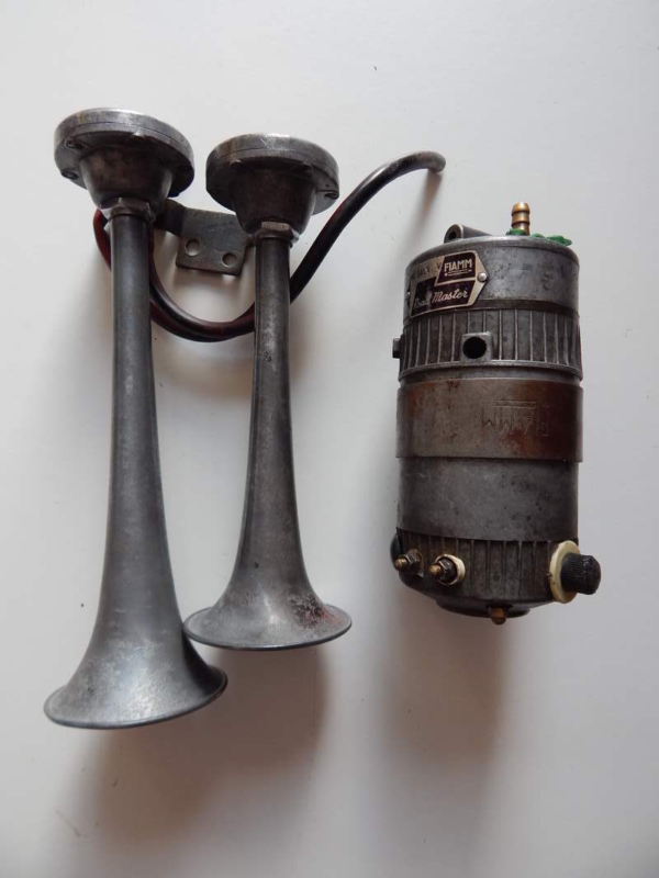 Ferrari 250 275 Fiamm Roadmaster 1960s Horn Set