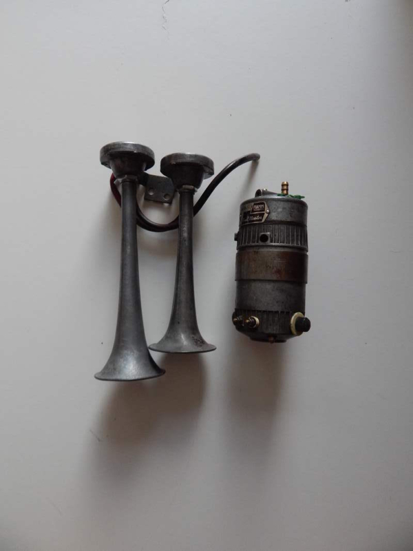 Ferrari 250 275 Fiamm Roadmaster 1960s Horn Set